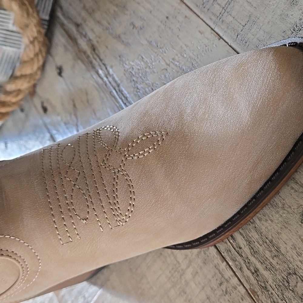Bone Color Light Cream Colored Western Women's Boots NWT - Picture 4 of 17